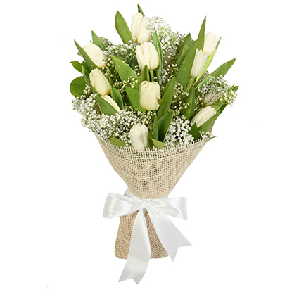 Ziedi Rīga, Skaistas, baltas tulpes ar baltiem smalkziediem dekoratīvā iesaiņojumā.