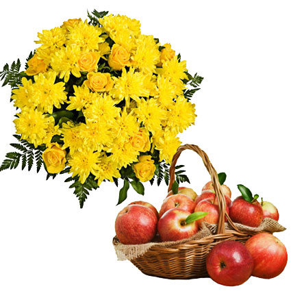 Ziedu veikals. Saulaina rudens dāvana - dzeltenu ziedu pušķis no rozēm un krizantēmām komplektā ar ābolu grozu.
Ziedi