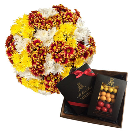 Bouquet of 23 yellow, white and varicoloured chrysanthemums, "AL MARI ANNI" chocolate truffles (raspberry, caramel, pistachio 135 g) and cho