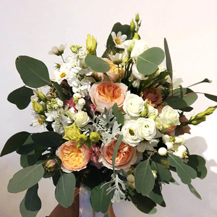 Flowers delivery. Bridal bouquet with luxurious David Austin roses.

A wedding is a special event and each bridal bouquet