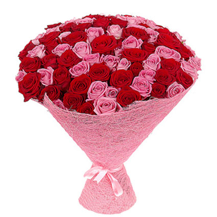Купить розы в Риге, великолепный букет из розовых и красных роз.