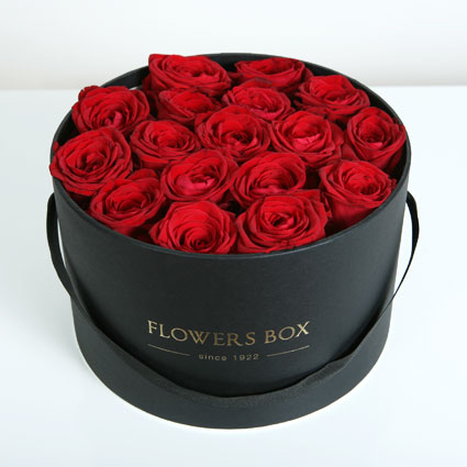 Uzticams ziedu piegādes serviss, sarkanas rozes ziedu kārbā.