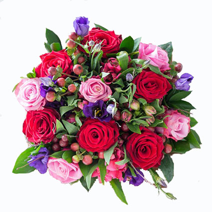 Bouquet of flowers with roses and lisianthus