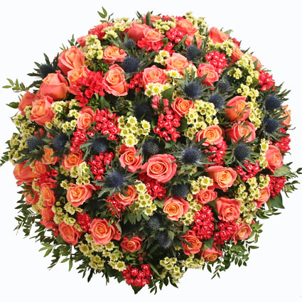 Ziedi un to piegāde, pušķis veidots no rozēm, krizantēmām, dekoratīvām ežziedēm un sezonas smalkziediem