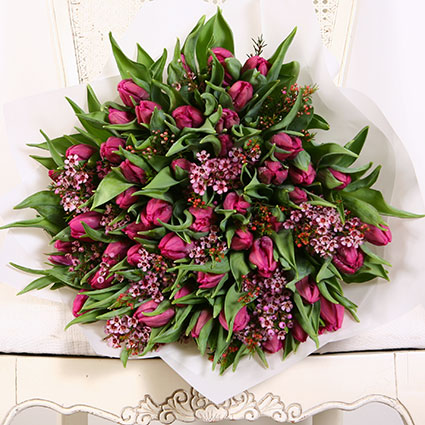 Tulip delivery, Bouquet of purple tulips