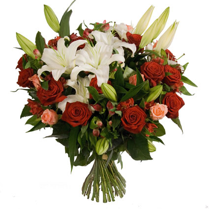 Ziedu piegāde Latvijā. Apjomīgs ziedu pušķis no baltām lilijām, sarkanām rozēm, rozā rozēm, sarkanām alstromērijām, rozā