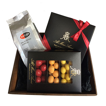 Gift set includes: "AL MARI ANNI" Chocolate Truffles (raspberry, caramel, pistachio 135 g), chocolate dragees (pineapple, pumpkin, cherries