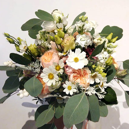 Flower delivery Riga. Romantic bridal bouquet with luxurious David Austin roses.

A wedding is a special event and each