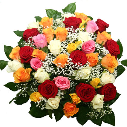 Ziedu veikals. Pušķī sarkanas rozes, oranžas rozes, dzeltenas rozes, rozā rozes, baltas rozes, balti smalkziedi, dekoratīvi