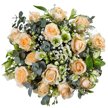 Ziedu piegāde Latvijā. Romantiskajā ziedu pušķī maigas krāsu pārejas veido krēmīgu rožu, baltu alstromēriju, lizanšu un