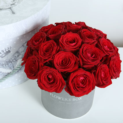 Цветы в Риге. В цветочной коробке 21 красных роз