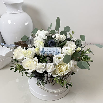 oses, lisianthus, decorative flowers in a flower box and milk chocolate