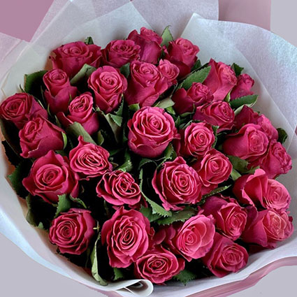 ĪPAŠAIS PIEDĀVĀJUMS! Rožu pušķī 35 rozā rozes.