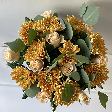 Flowers with delivery Chrysanthemums and roses