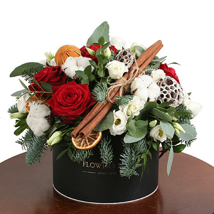 Flowers on-line. Christmas flower box of red roses, cotton ball, cinnamon, natural dried oranges, natural dried lotus and